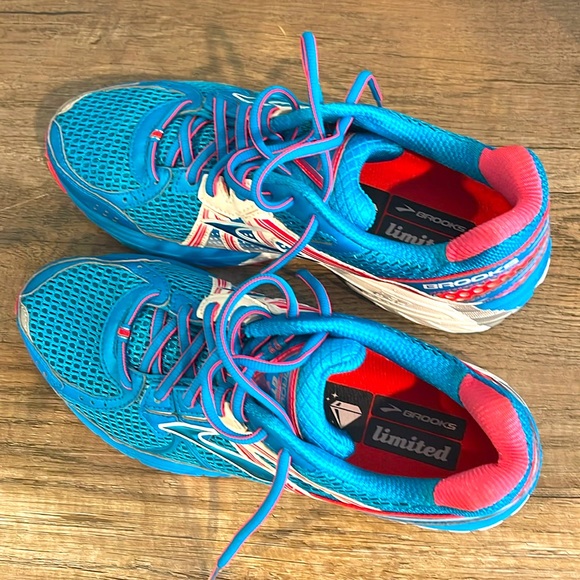 Brooks barely worn limited edition blue & pink that Pops! - Picture 2 of 6